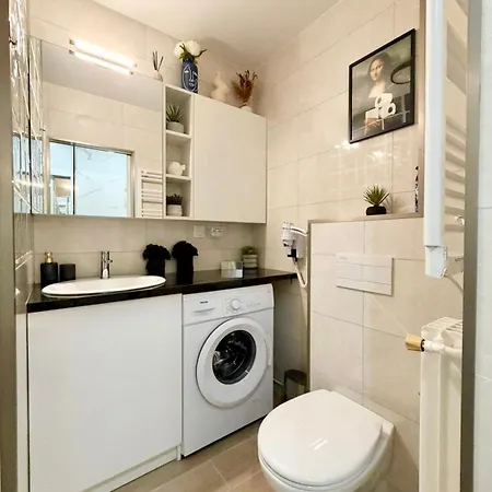 Stylish In Center Metro 6 Glaciere & M7 Les Gobelins Paris