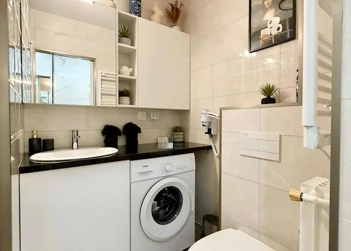 Stylish In Center Metro 6 Glaciere & M7 Les Gobelins Paris